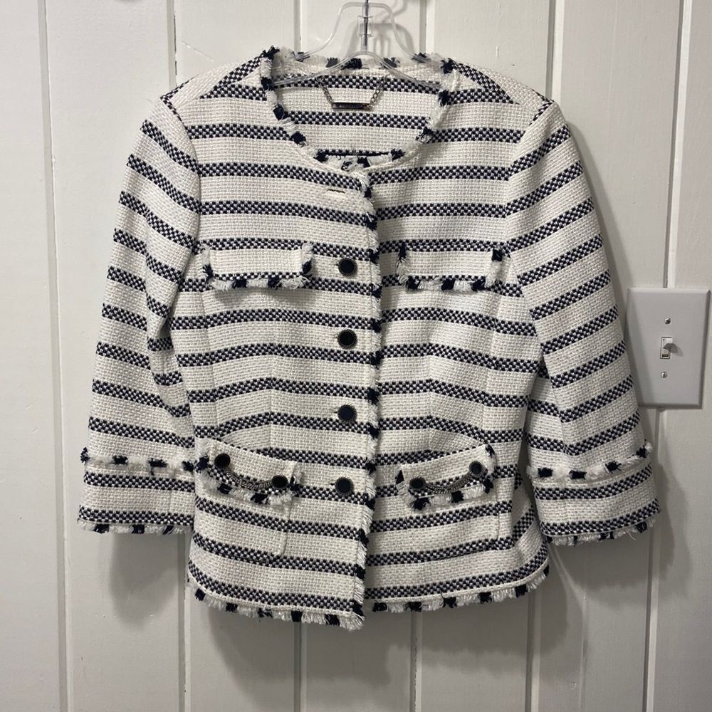 Cute, black and white Detail jacket